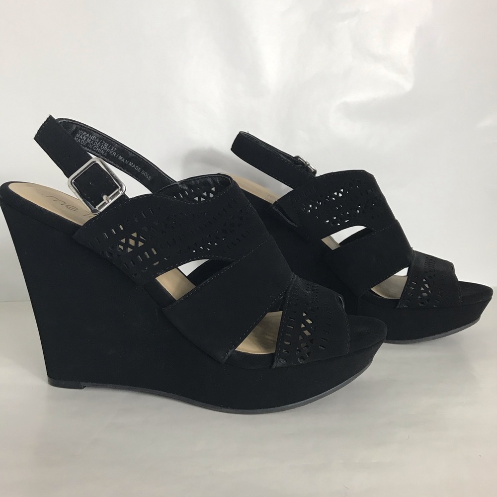 Black wedges